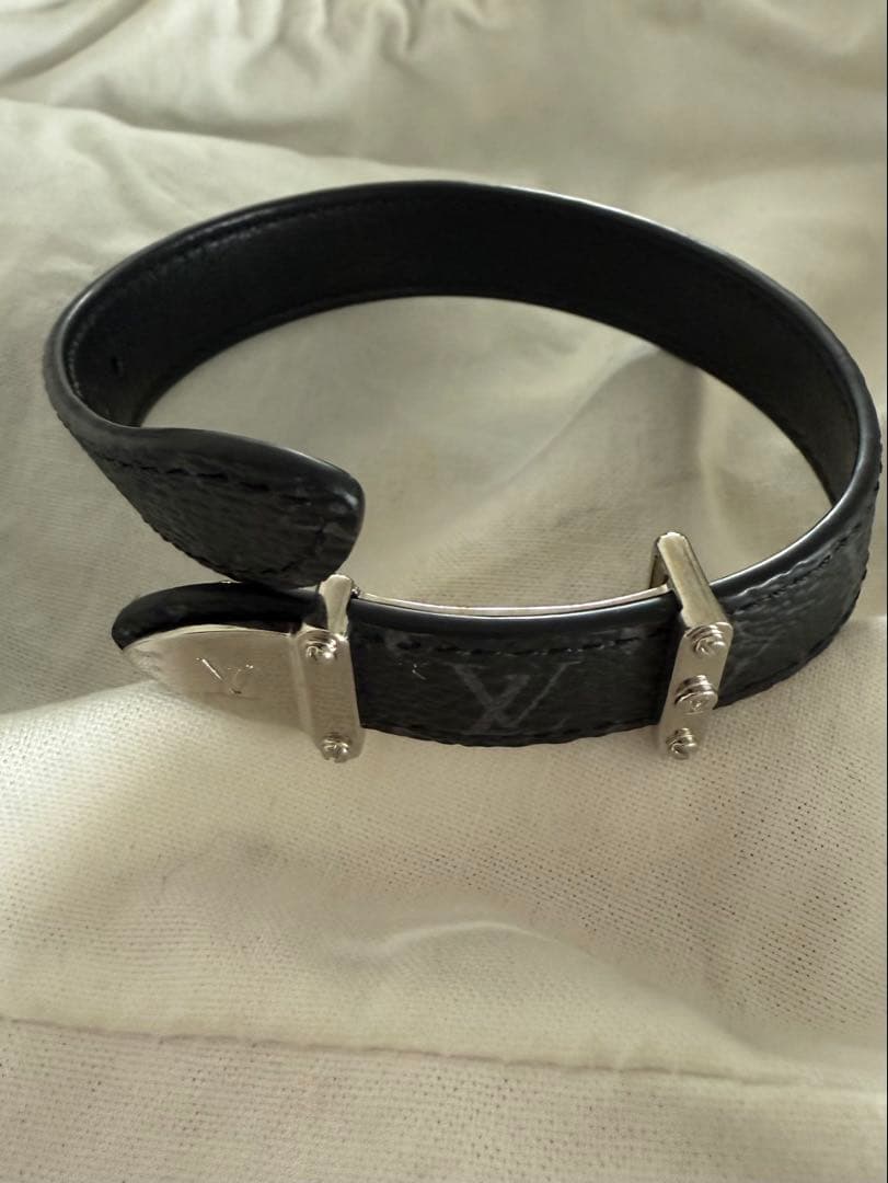 【美品】Louis Vuitton ブラックレザーバングル