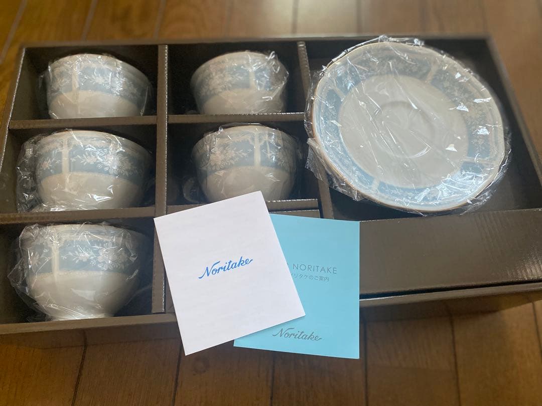 ノリタケ レースウッドゴールド カップ&ソーサー•ティーポット•スクエアプレート