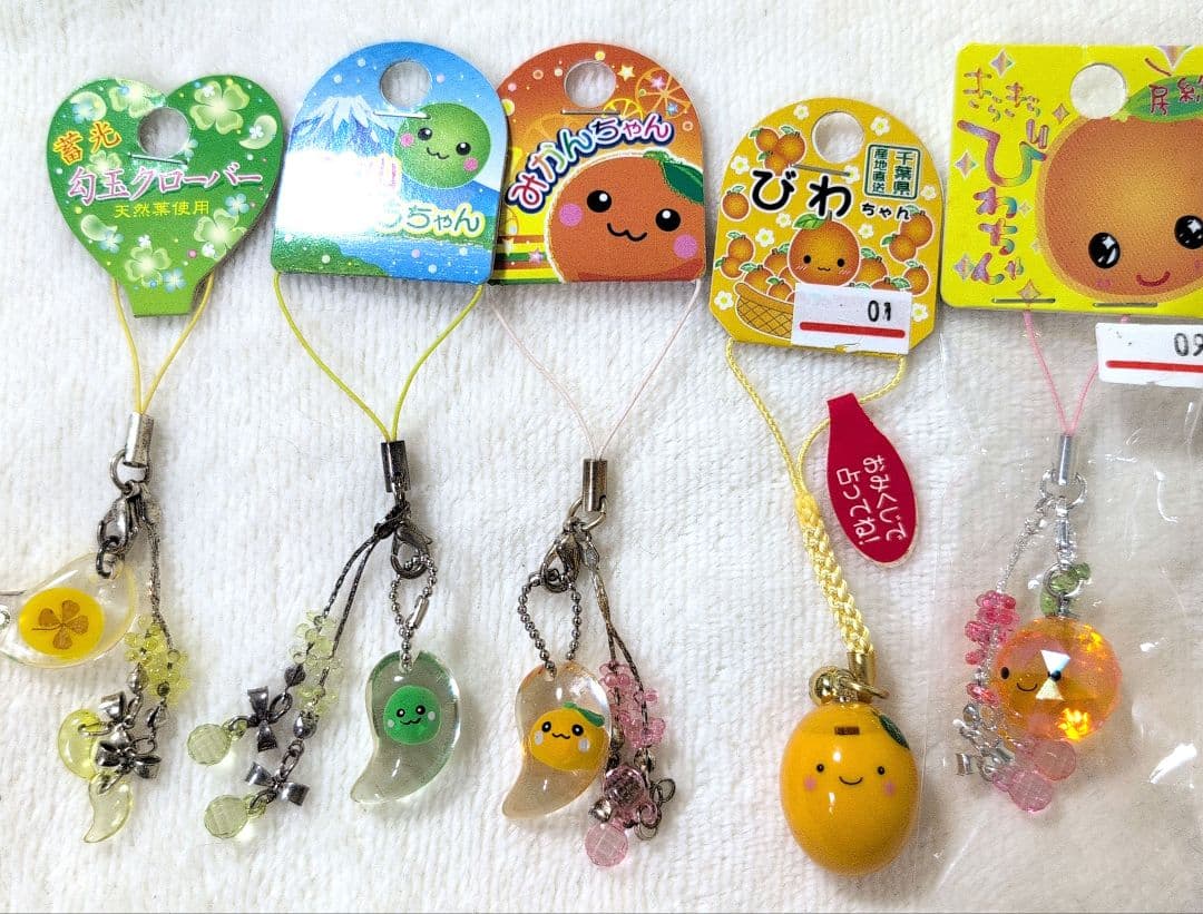 レトロ　ストラップ　びわちゃん　みかんちゃん　勾玉クローバー　まりもちゃん