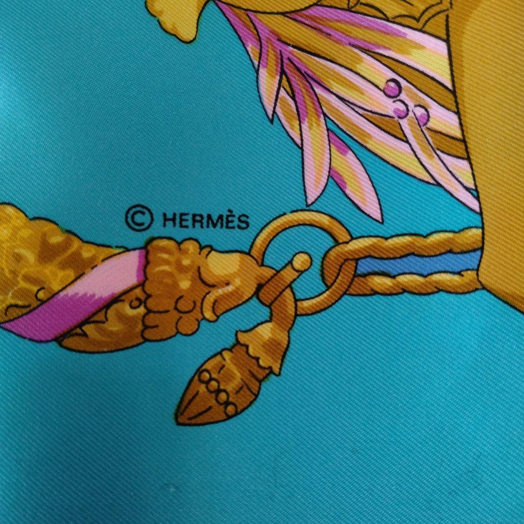 HERMÈS スカーフ 青緑色 金色装飾