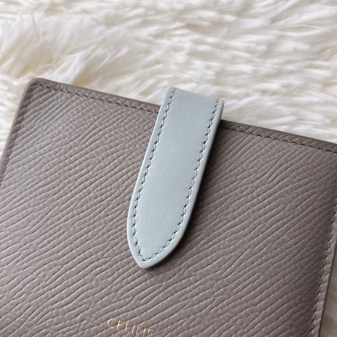 美品✨️CELINE 二つ折り財布 スモールストラップウォレット グレージュ 水色