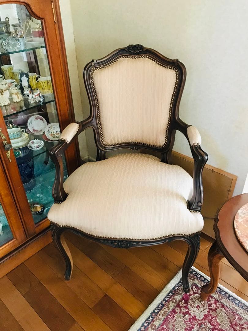 西洋スタイル アームチェア クリーム色