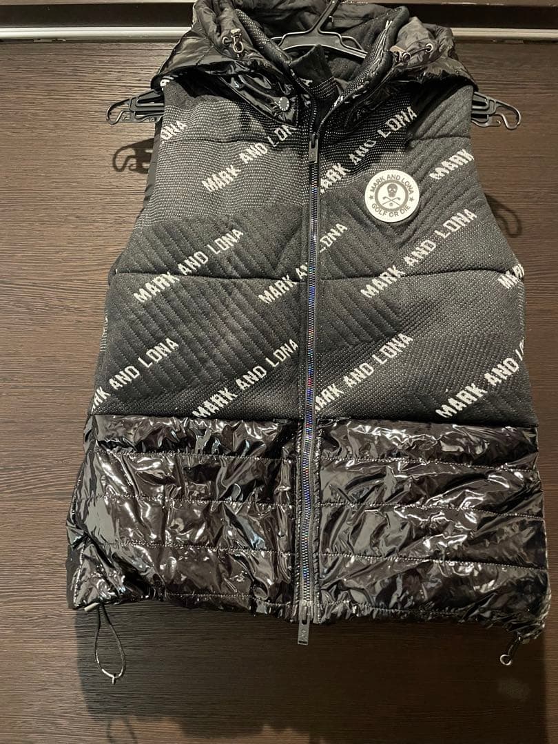 ダウンベスト　マークアンドロナ