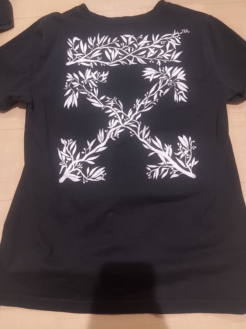 OFF-WHITE 黒 Tシャツ 植物グラフィック