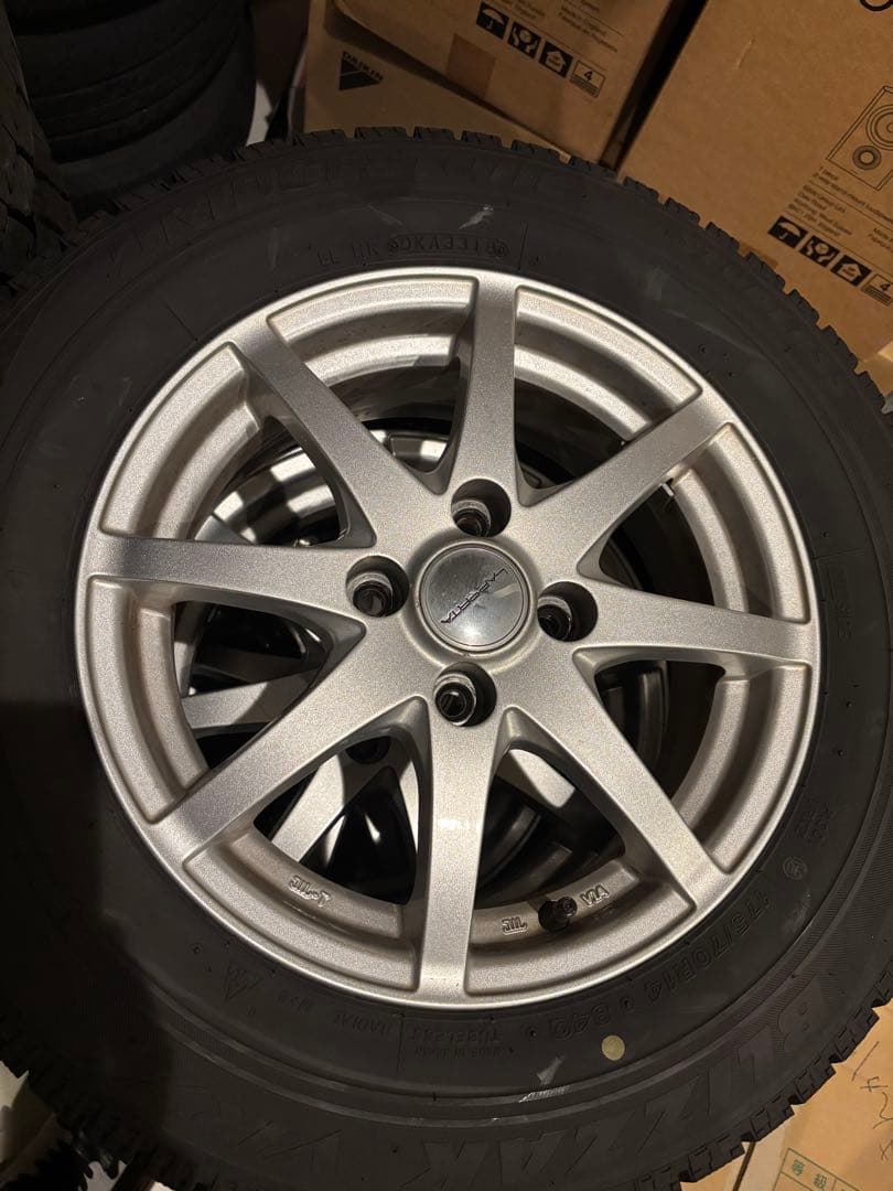 シエンタ　ダイス　175/70/R14 スタッドレスタイヤ　ホイール　4本