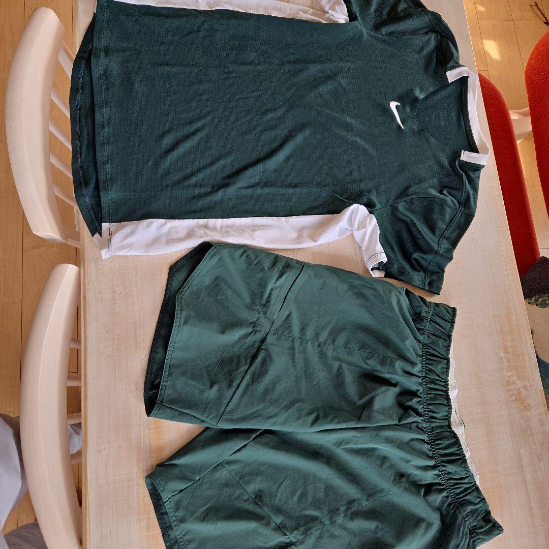 Nikeナイキ テニスウェアショーツ付き上下セット Mサイズ