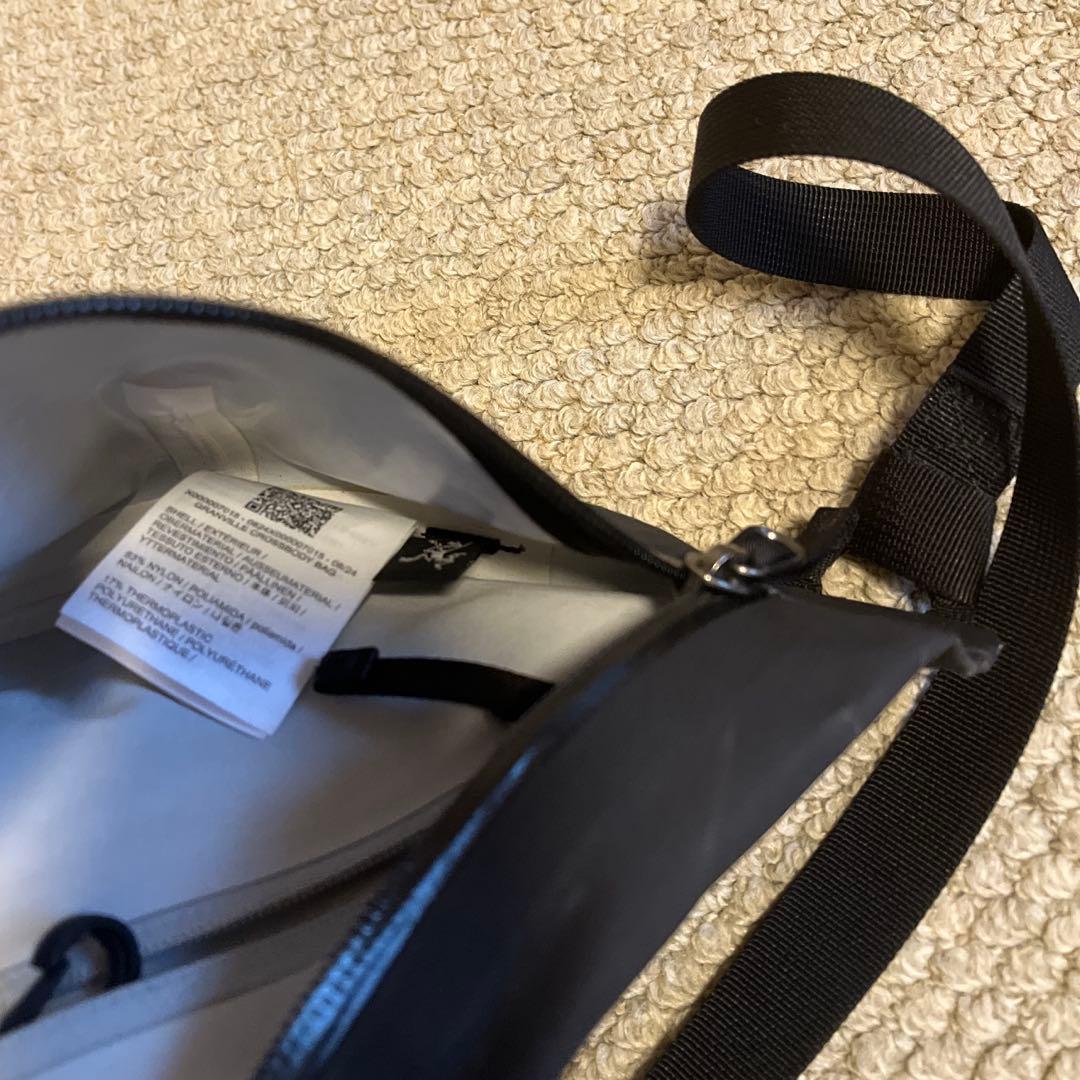 ARC'TERYX GRANVILLE CROSSBODY BAG 黒