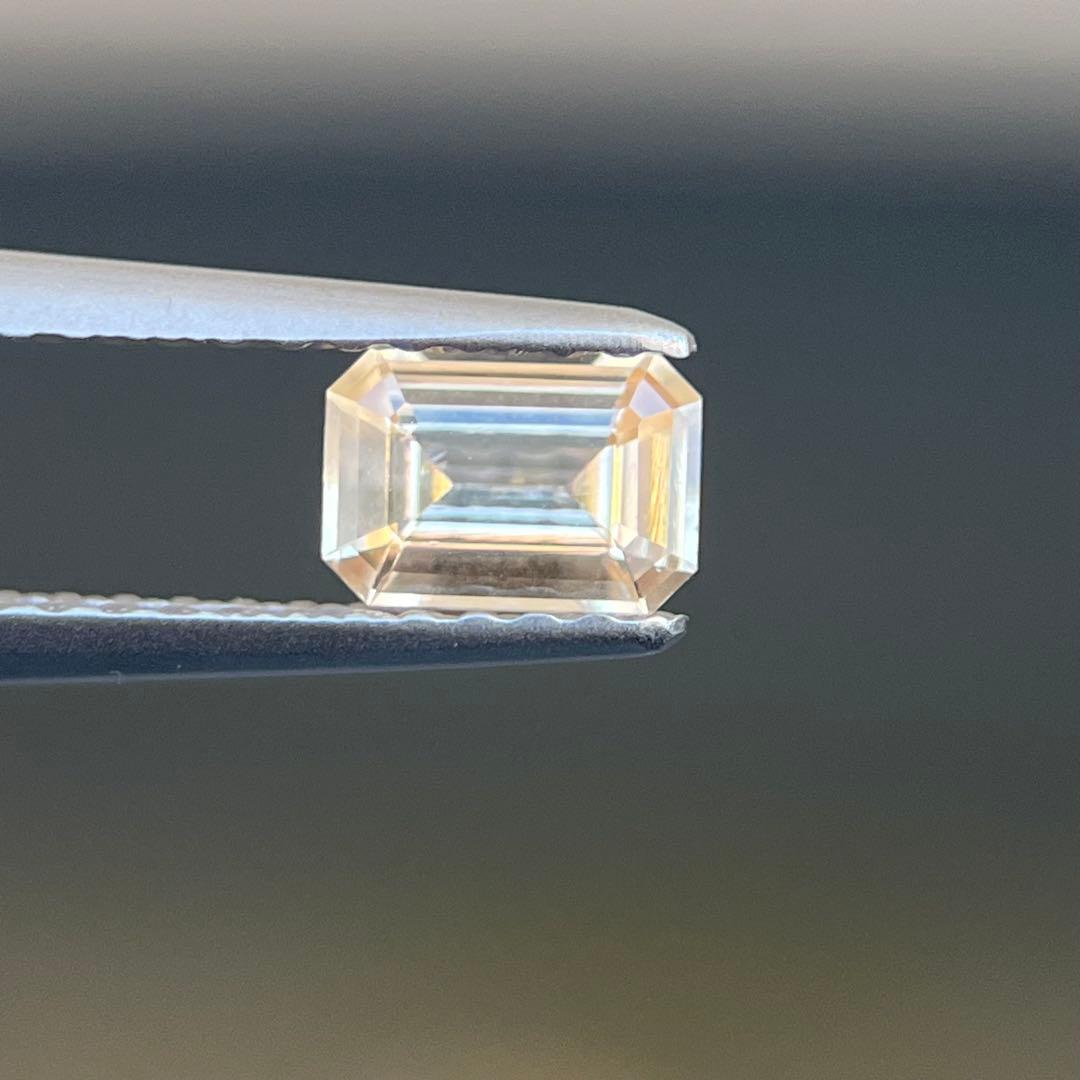 スリランカ産非加熱天然イエローブラウンサファイアルース