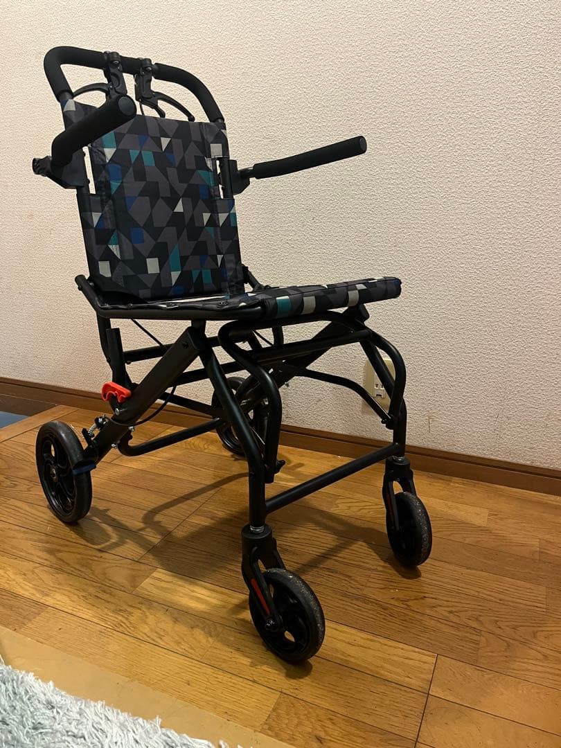 【超美品】SUMIZEN 車椅子 折り畳み 軽量 ノーパンクタイヤ 介助