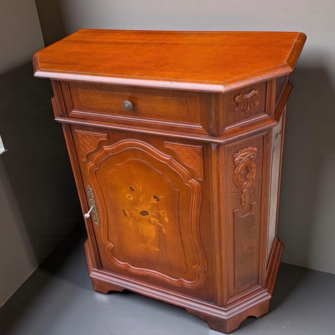 HR853 【彫刻が素敵】イタリア　象嵌細工　シャビーシック　キャビネット