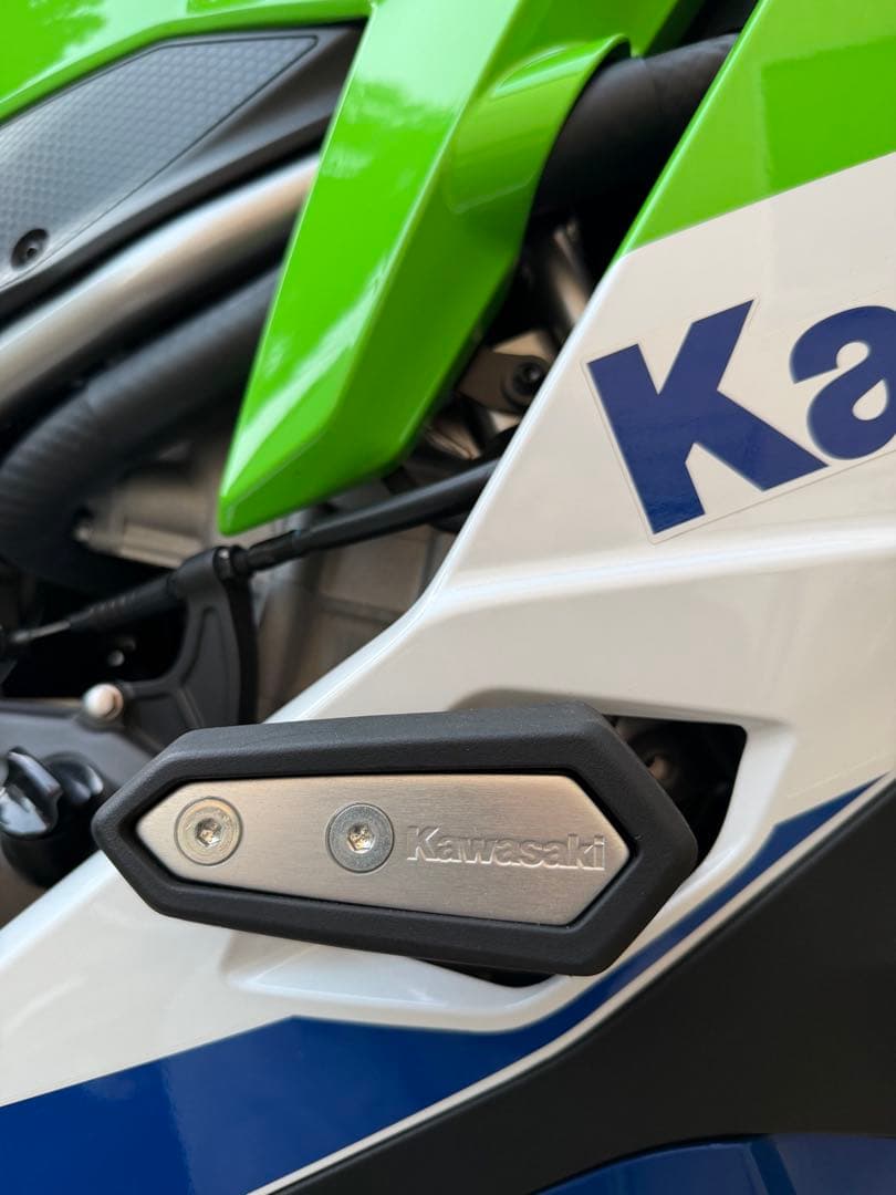 Kawasaki ZX-25R ZX-4R ZX-4RR 純正フレームスライダー