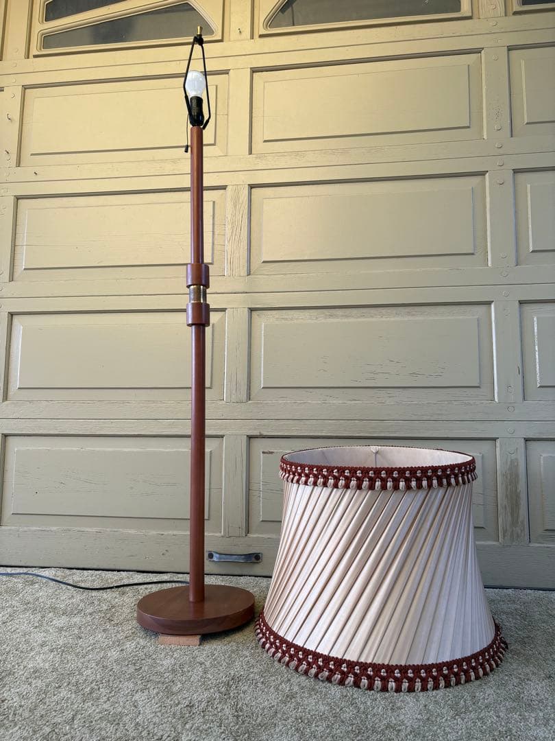 【ちーちゃん】木製フロアスタンドランプ プリーツシェード付き