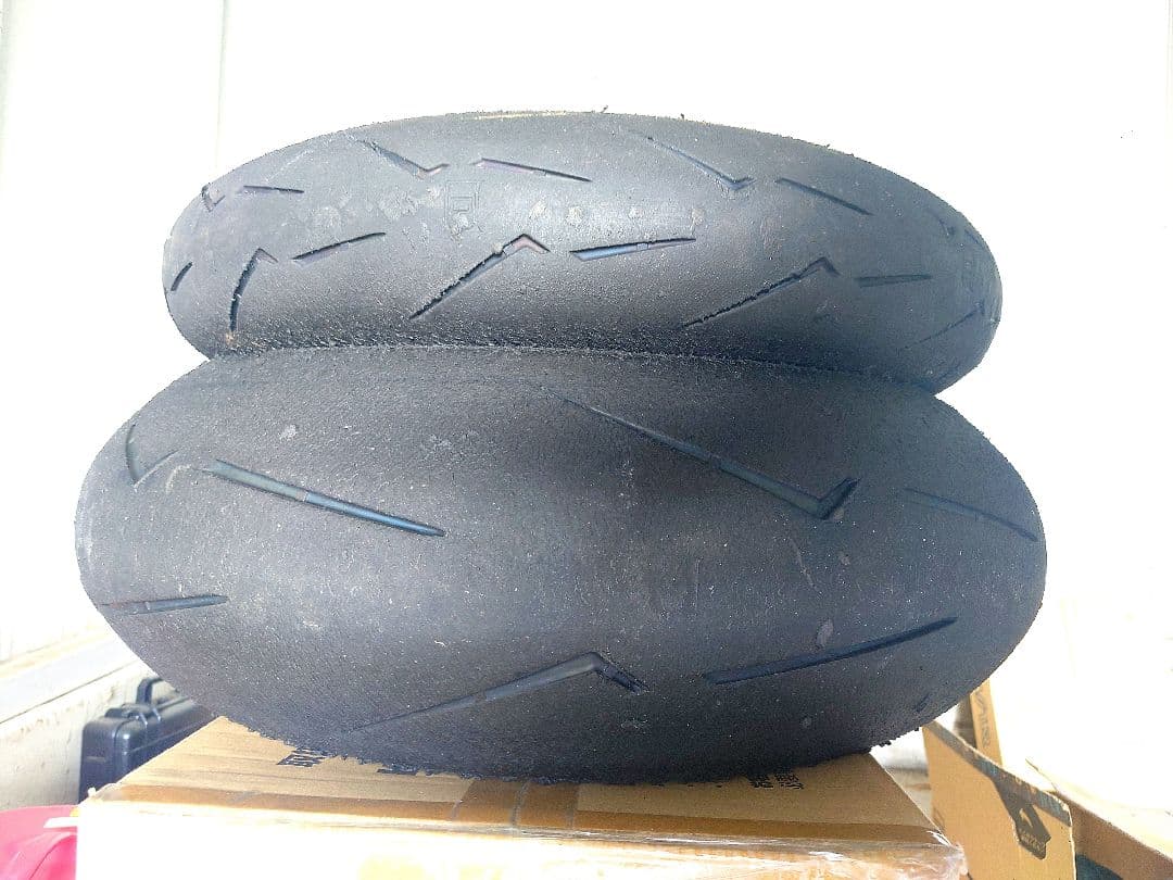 ピレリ スーパーコルサv4 sc1 200/60 120/70 タイヤ セット