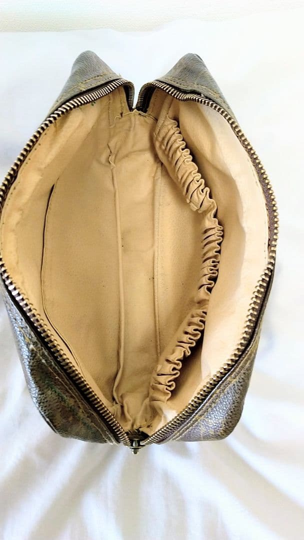 ルイヴィトン モノグラム ポーチ セカンドバッグ トゥルース トワレット23