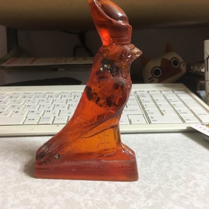 琥珀の置物