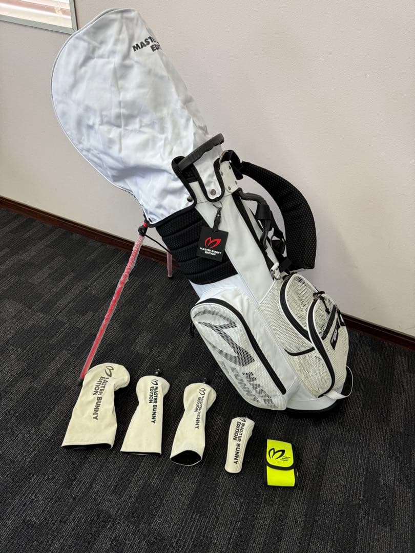 ぺ*ょ様 MASTER BUNNY EDITION キャディバッグ　白色　ヘッド