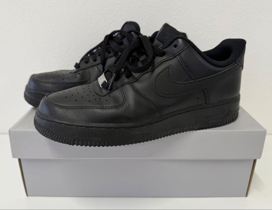 美品 ナイキ エアフォース1 07 NIKE AirForce1 黒 26