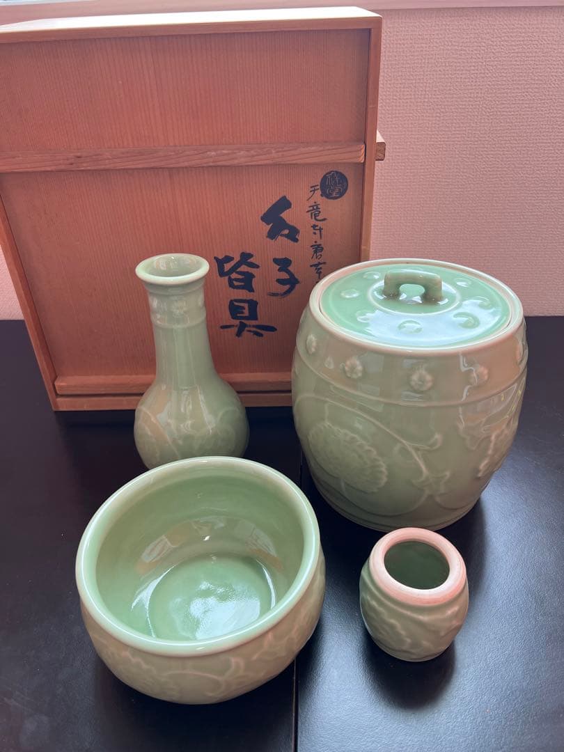 786 皆具　天竜寺青磁　唐草紋　祥堂作　美品