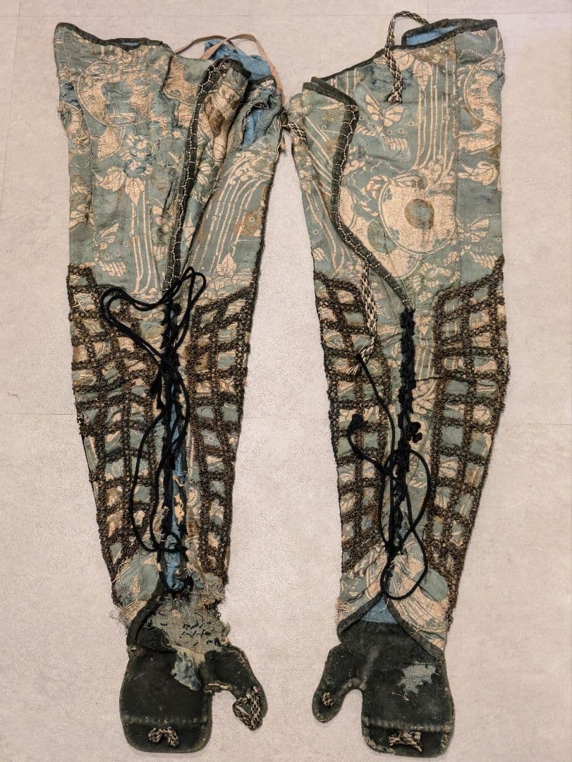 桃山から江戸初期 家紋 鉄製籠手 甲冑 面頬 前立て 武将 鎧 兜 武具 骨董