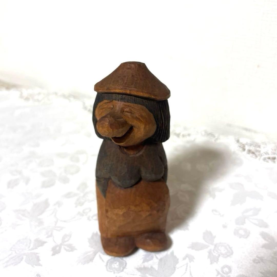 スウェーデン　手彫り　木彫置物　 人形　ヨーロッパ　木彫　工芸品美術品ビンテージ