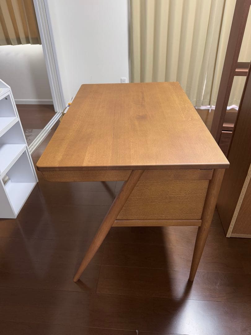 kin　　　カリモク　机