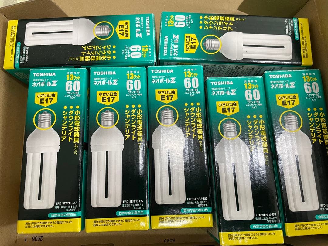 TOSHIBA E17 13W 蛍光灯 EFD15EN 東芝　ネオボールZ