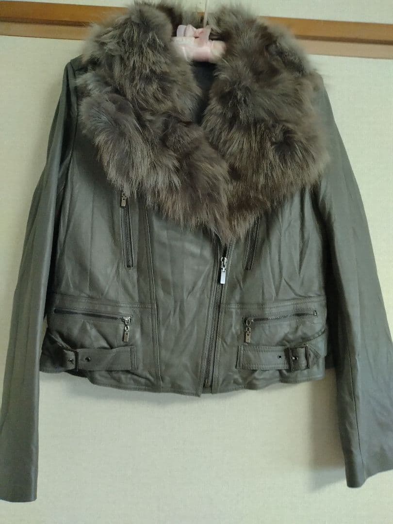 リアルファーつきライダースジャケット