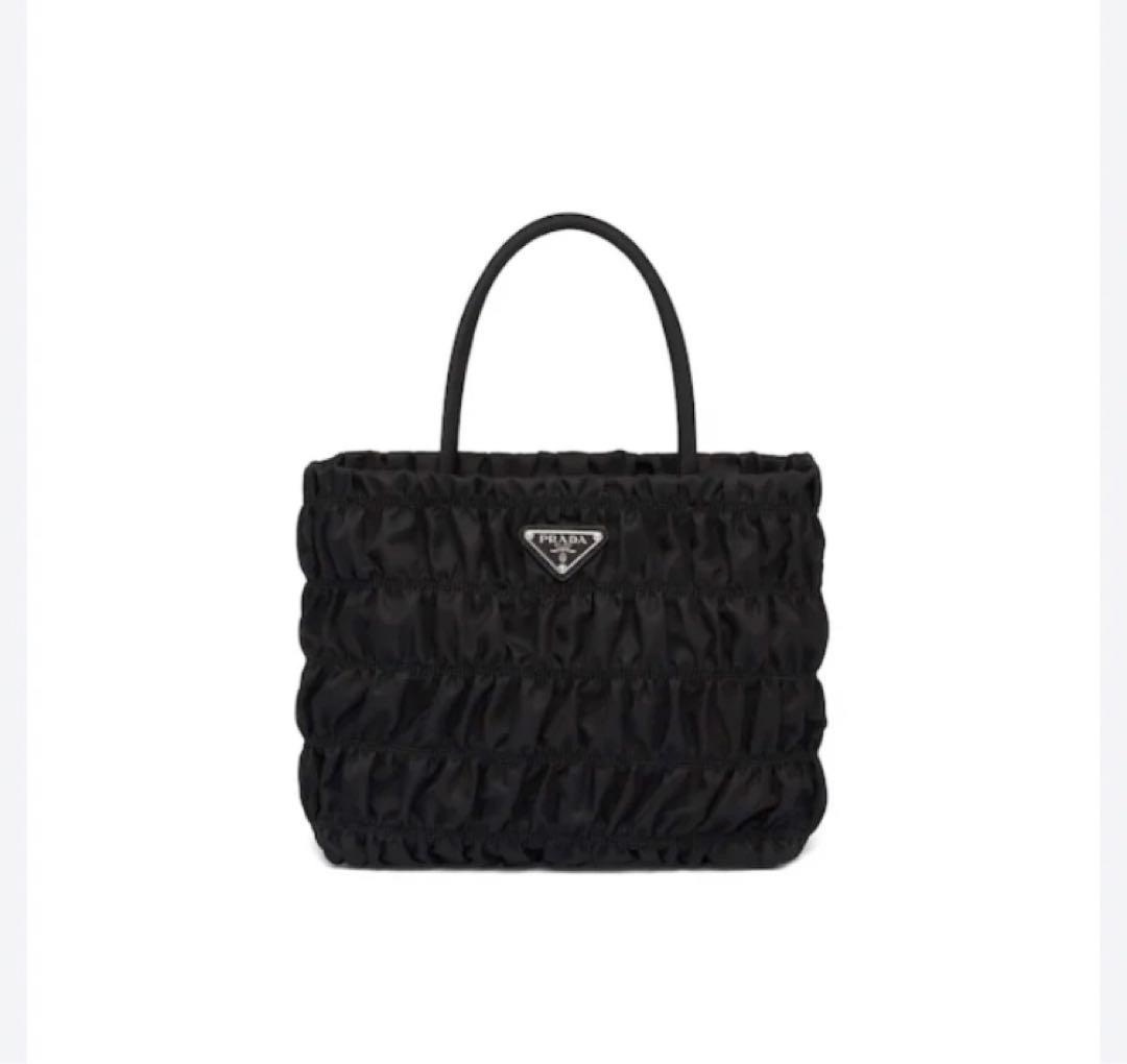 prada 黒色トートバッグ　希少タイプ　ナイロン、牛革