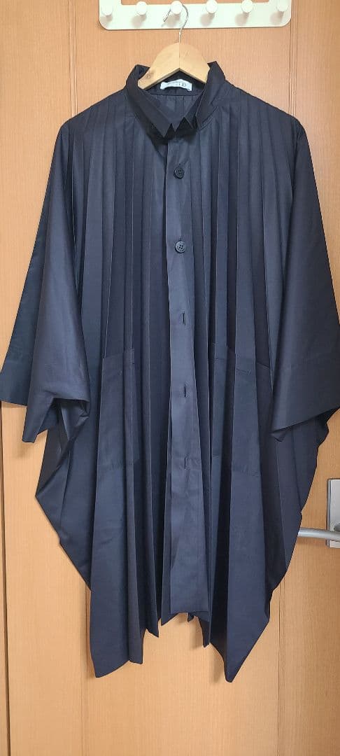 me ISSEY MIYAKE プリーツコート　ネイビー