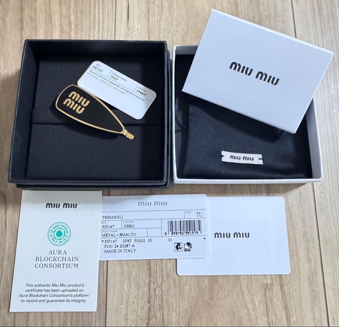 MIU MIU ミュウミュウ　ヘアピン エナメルメタル　ブラック　ゴールド