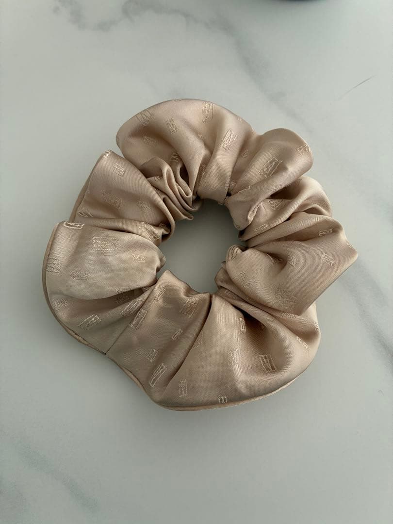 ALEXANDRE DE PARIS ベージュ ヘアシュシュ
