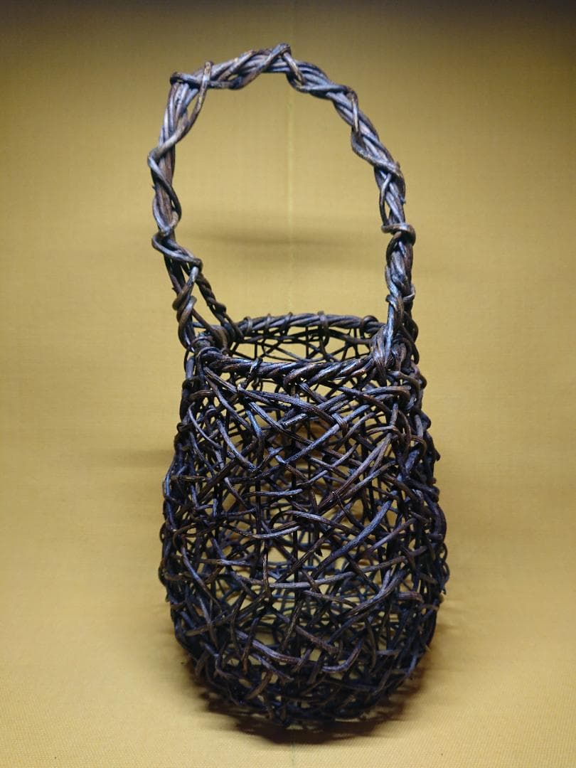 カゴ　花籠　蔓細工　オブジェ　置物　インテリア　工芸品　美術品　A1300