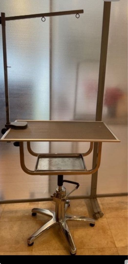 油圧式トリミングテーブル