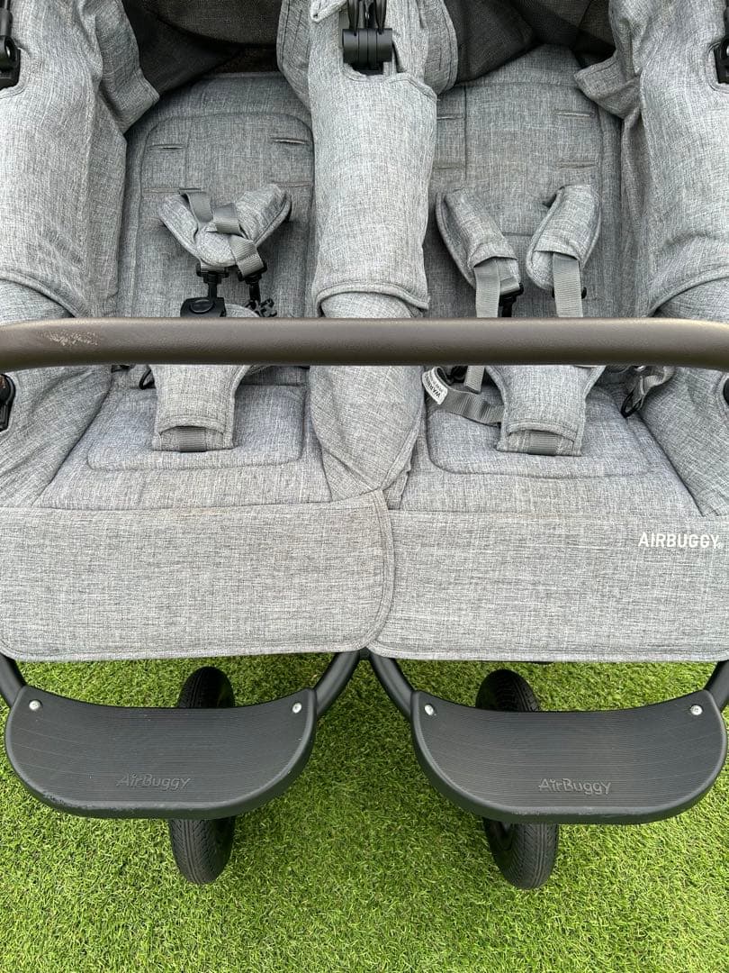 エアバギーココダブルフロムバース2人乗りベビーカー　双子　アースグレイ