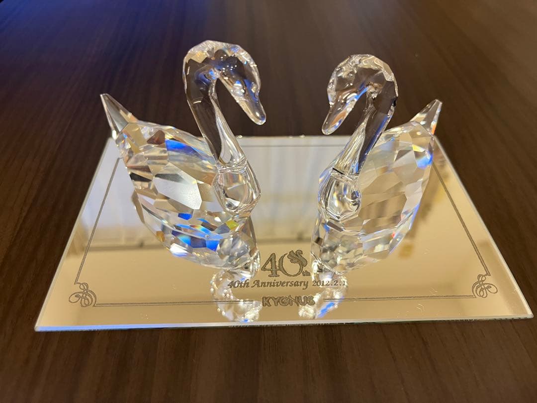 特別価格！ スワロフスキー　スワンのはばたき　クリスタル白鳥 置物ミラー台座付き
