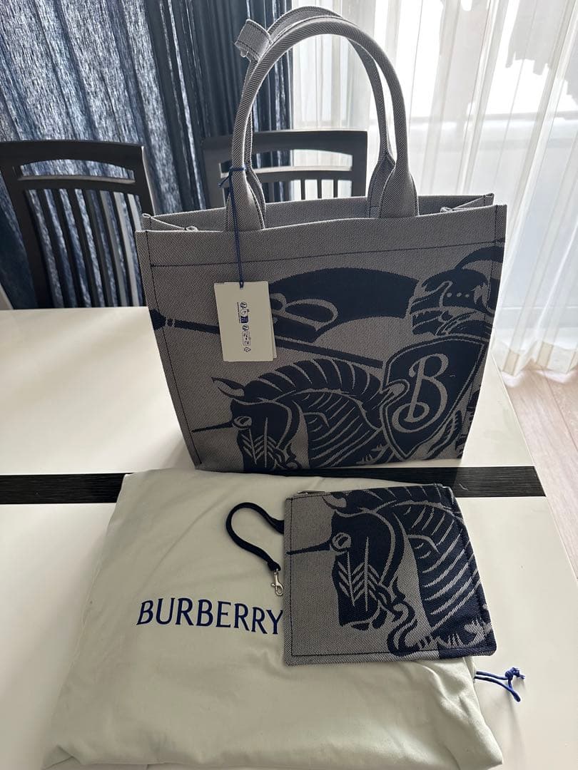 【アリサンダー】 【新品】 Burberry トートバッグ 8080749