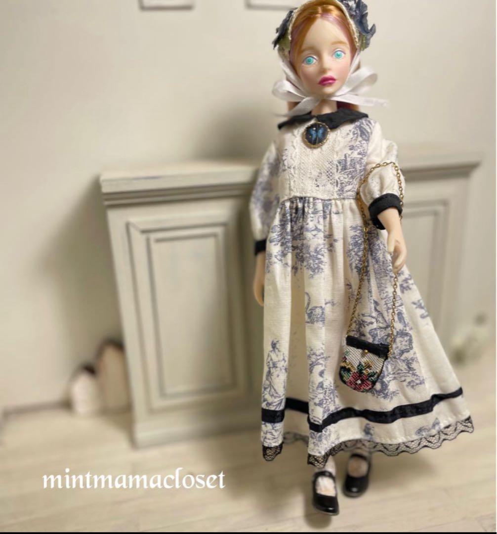 専用青い花柄ドレスとストローハットのドールアウトフィット