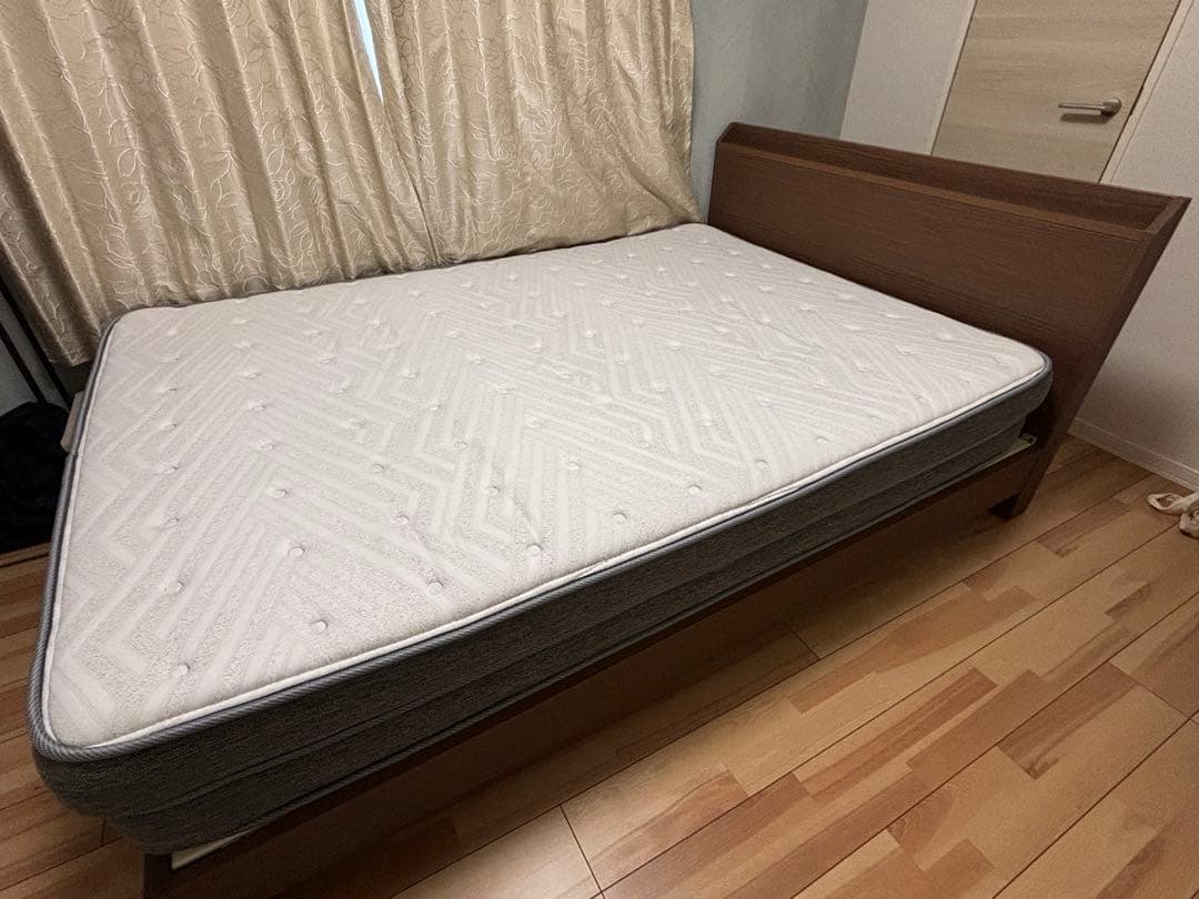 ダブルベッド フレーム+マットレス ニトリ