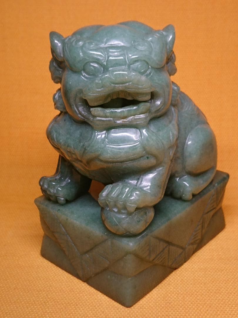 【美品】獅子　雕刻　玉石　翡翠　置物　インテリア　工芸品　美術品　A2817