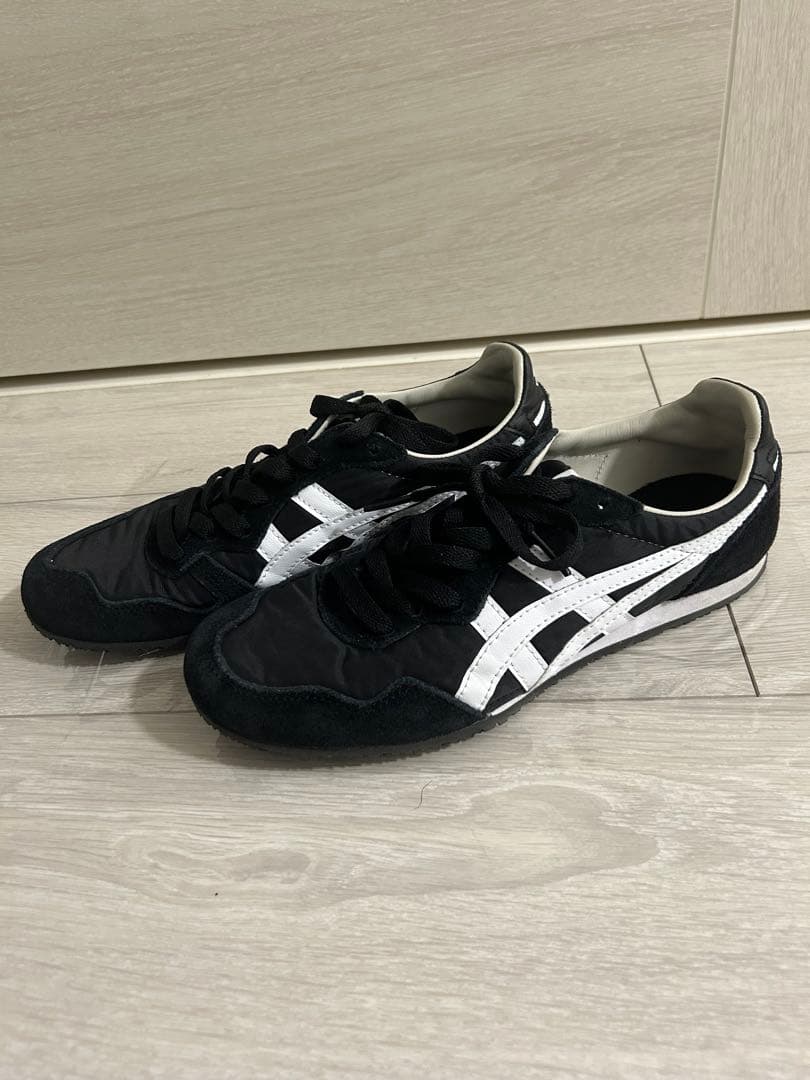 美品 オニツカタイガー セラーノ SERRANO ブラック ローカットスニーカー