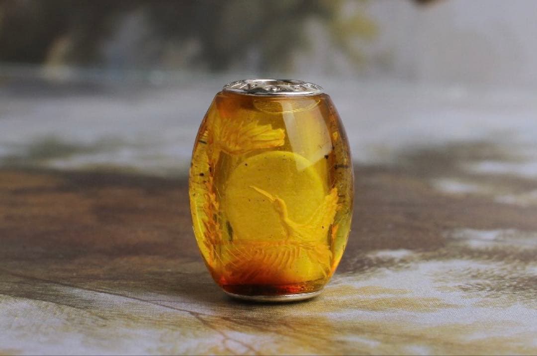 琥珀裏彫り　インタリオ　鶴の彫刻ビーズ　一点もの！！　トロールビーズ 適合