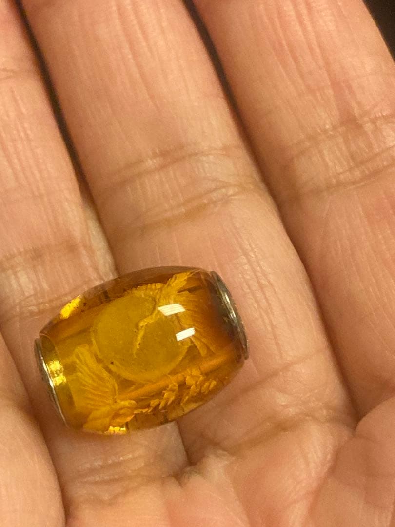 琥珀裏彫り　インタリオ　鶴の彫刻ビーズ　一点もの！！　トロールビーズ 適合