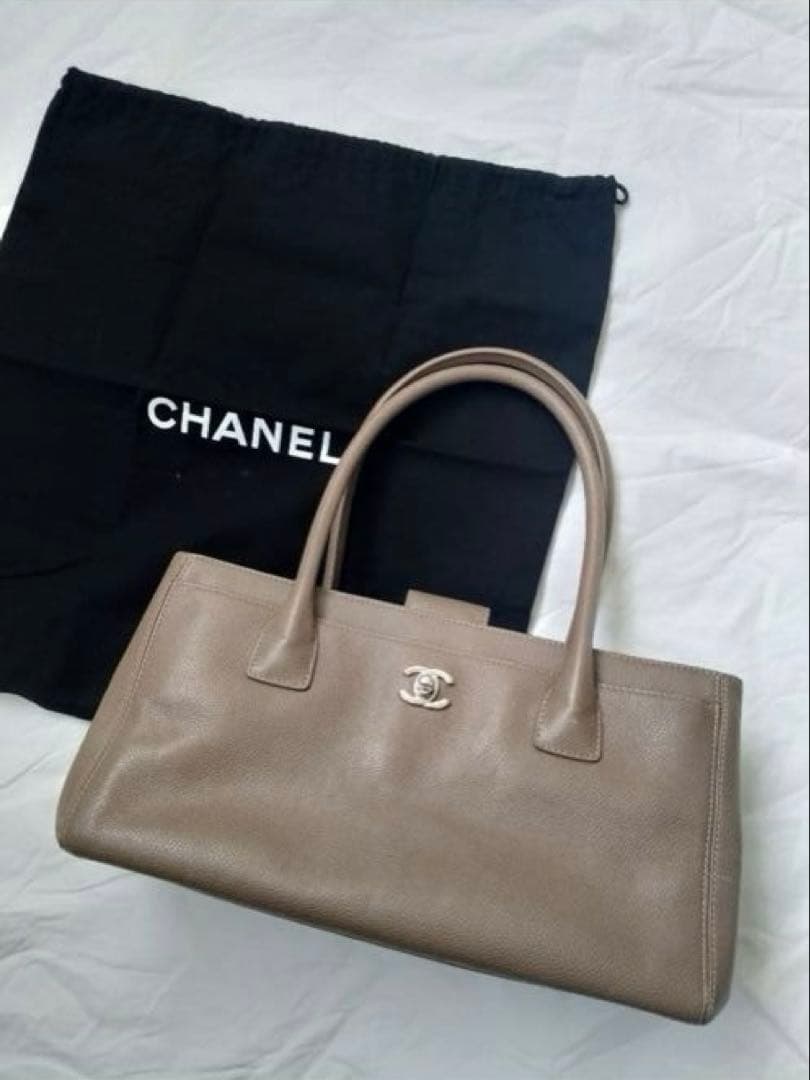 CHANEL　エグゼクティブトート スモール ベージュ ココマーク シルバー