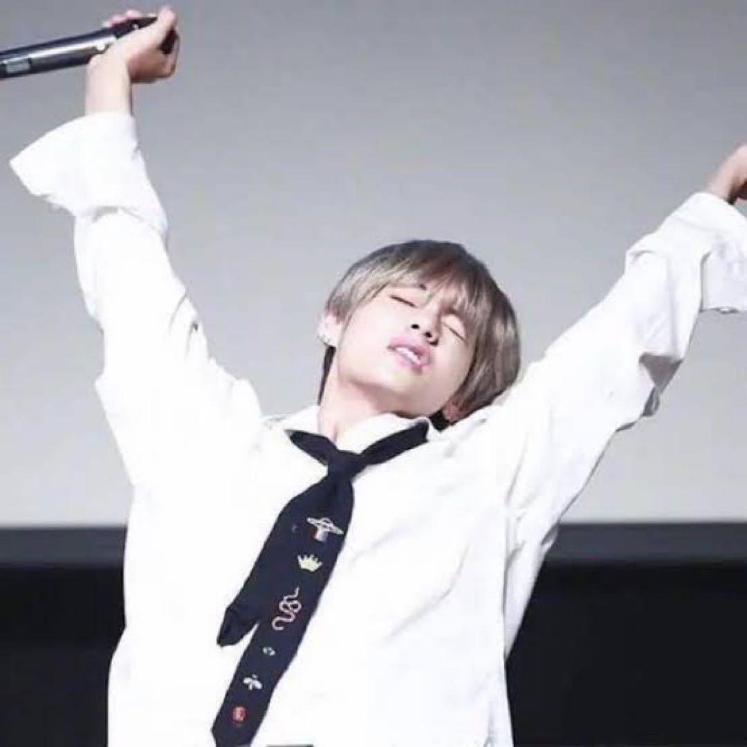 GUCCI 20SS エンブロイダリーネクタイ 「BTSテテ着用」