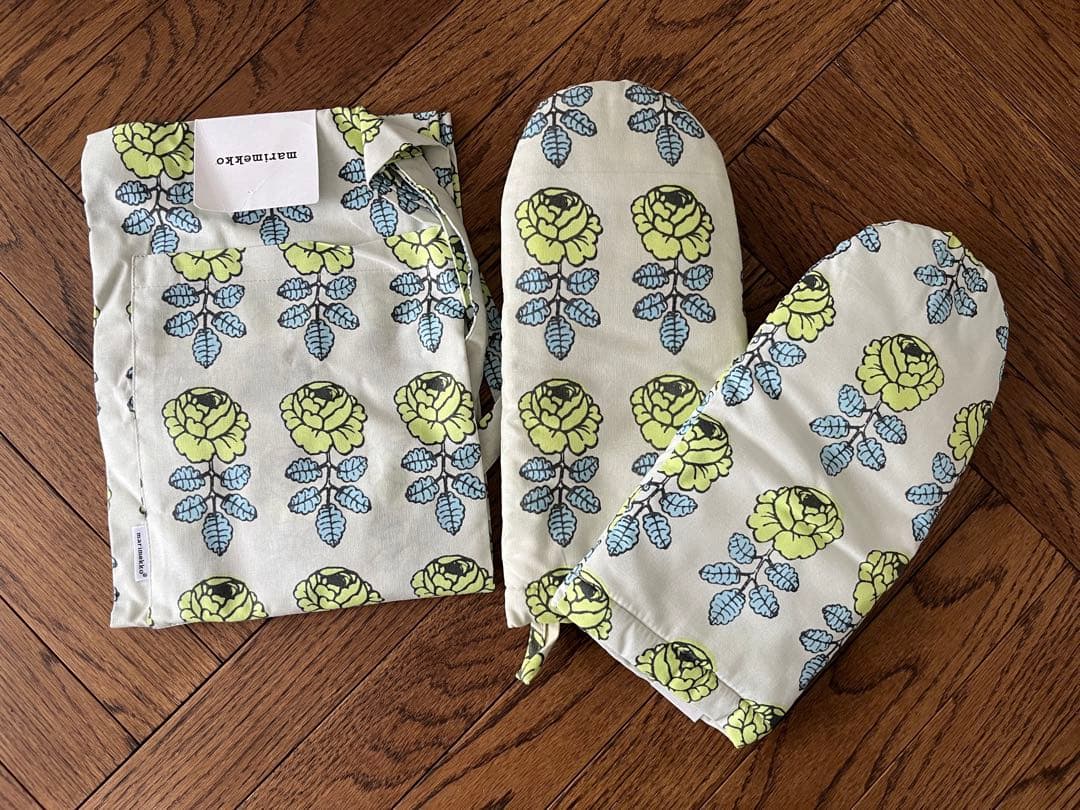 マリメッコ・ヴィヒキルース：エプロン＋ミトン2点