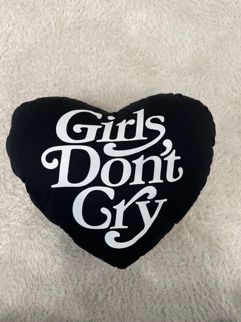 Girls Don’t Cry クッション ブラック VERDY