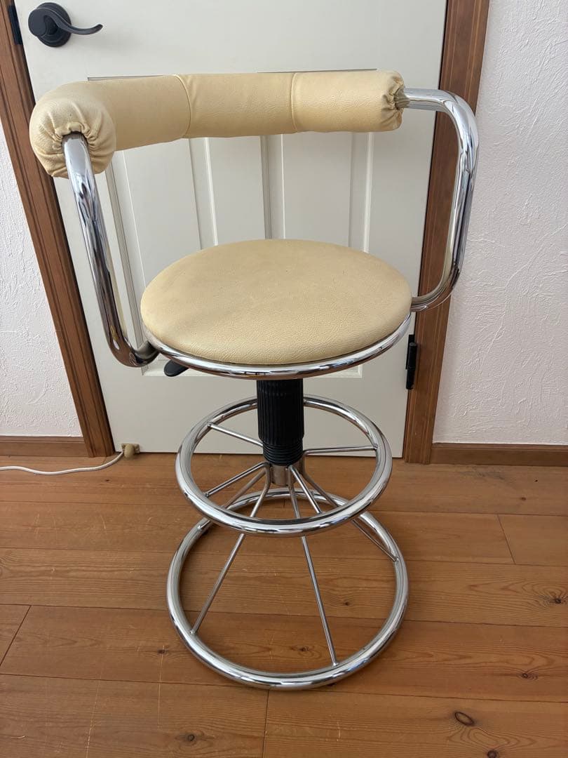 クリーム色 バースツール 高さ調整機能付き