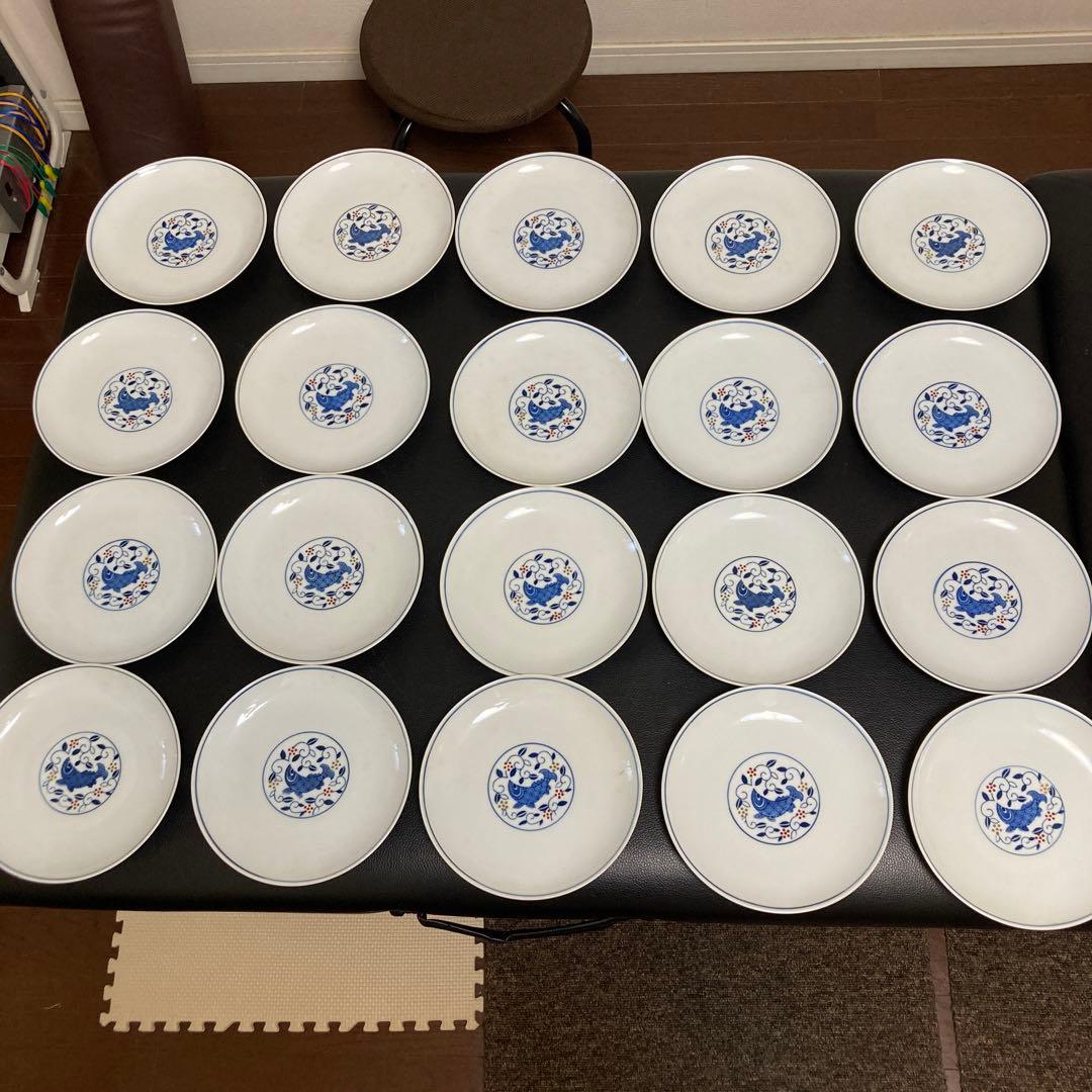お皿16枚、大きさ直径（17㎝）