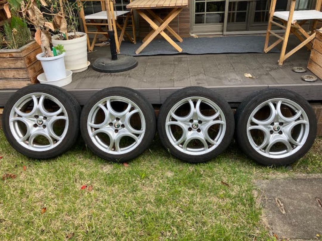 ＜値下げ＞アルファロメオミト 純正17インチホイール&タイヤ付き(溝少ない)