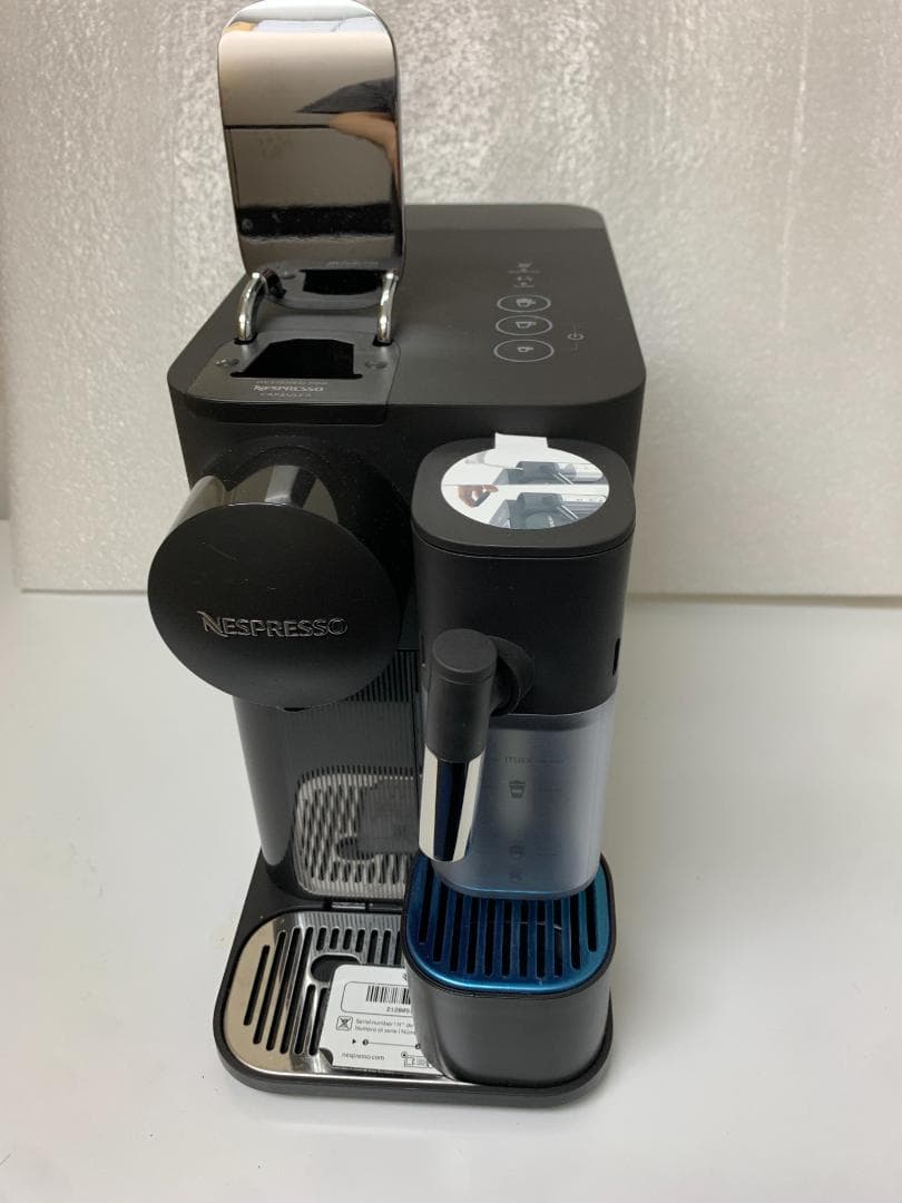 ネスプレッソ 2021年製 コーヒーメーカー F121-BK-W